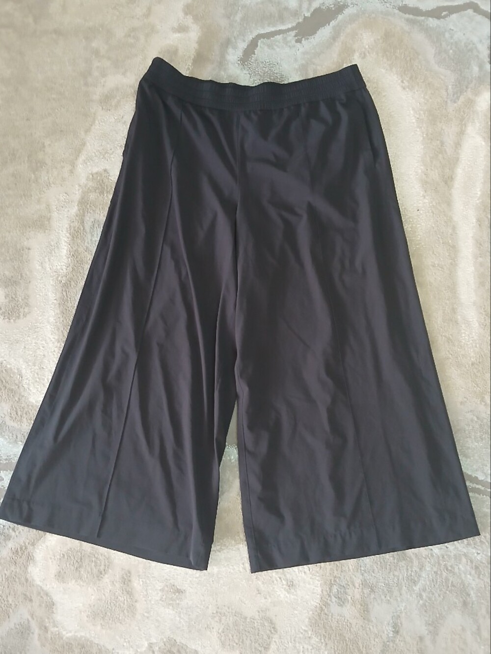 Lululemon High-Rise Wide-Leg Cropped Pant